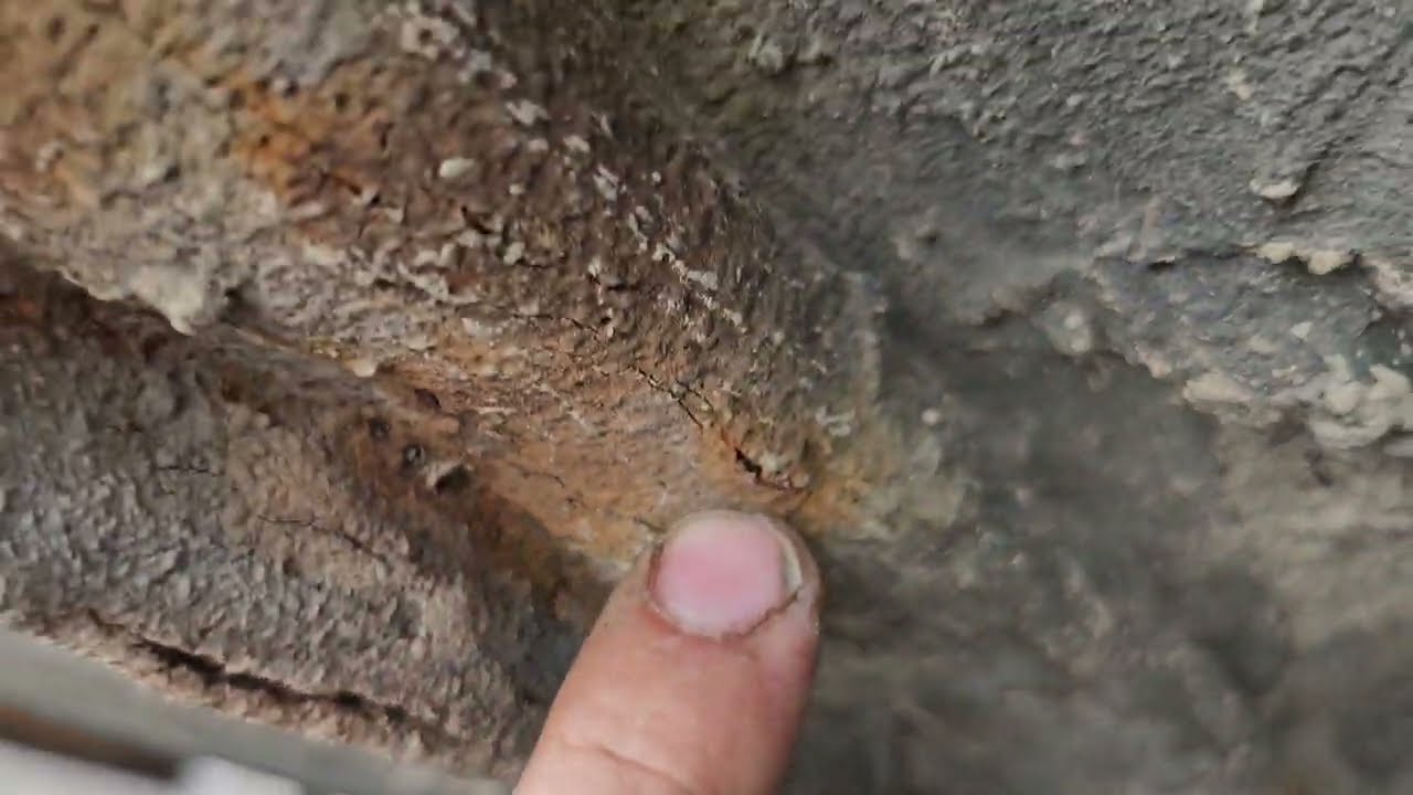 2 LATA temu konserwowane...progów w tym aucie nie ma....toyota Corolla na stuki w zawieszeniu