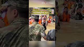 Militia heroes carry children to safety from inundated kindergarten
