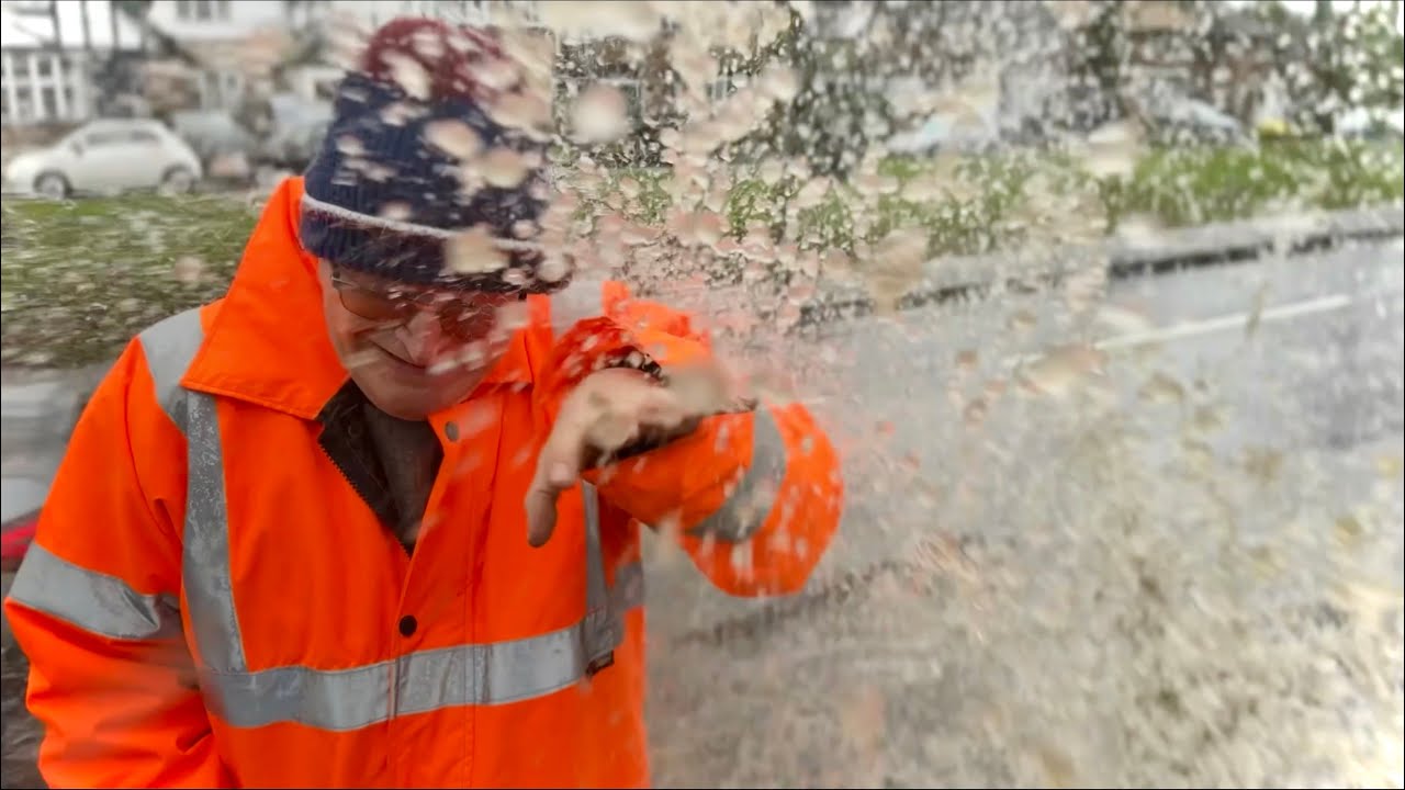 Проблемы с выбоинами: брызги и повреждения из-за введения красных предупреждающих сигналов на дор...