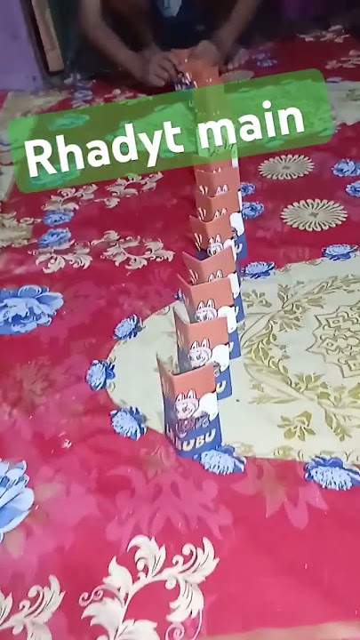 Rhadyt main susun kartu