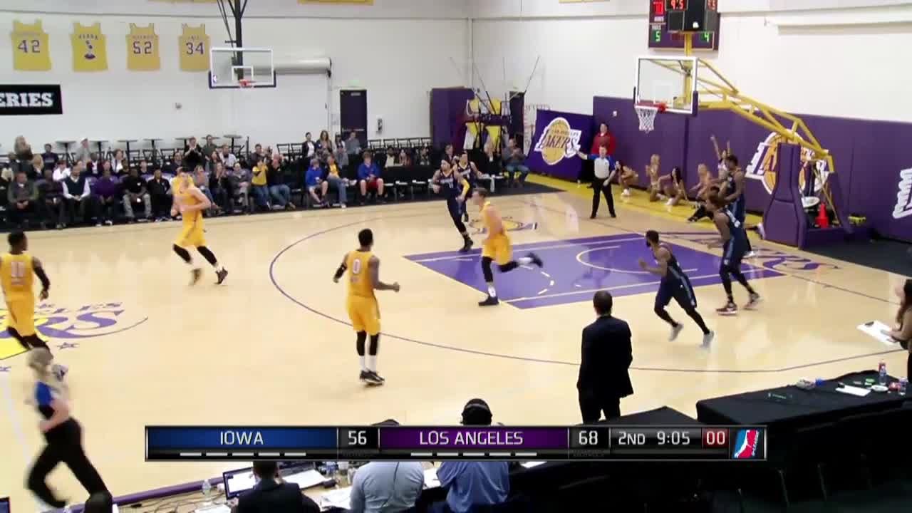 Travis Wear with the dunk!