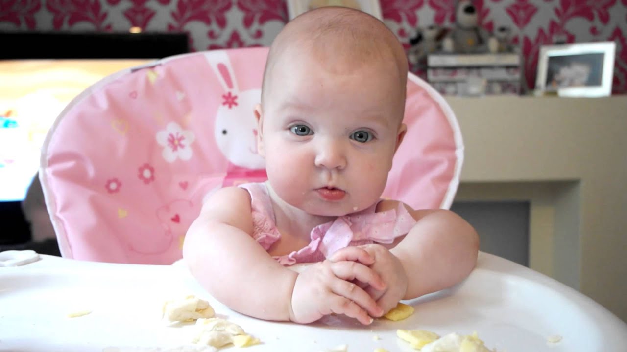 Baby Led Weaning - Esme Rae Lloyd 6.5 Months - Sandwich - YouTube