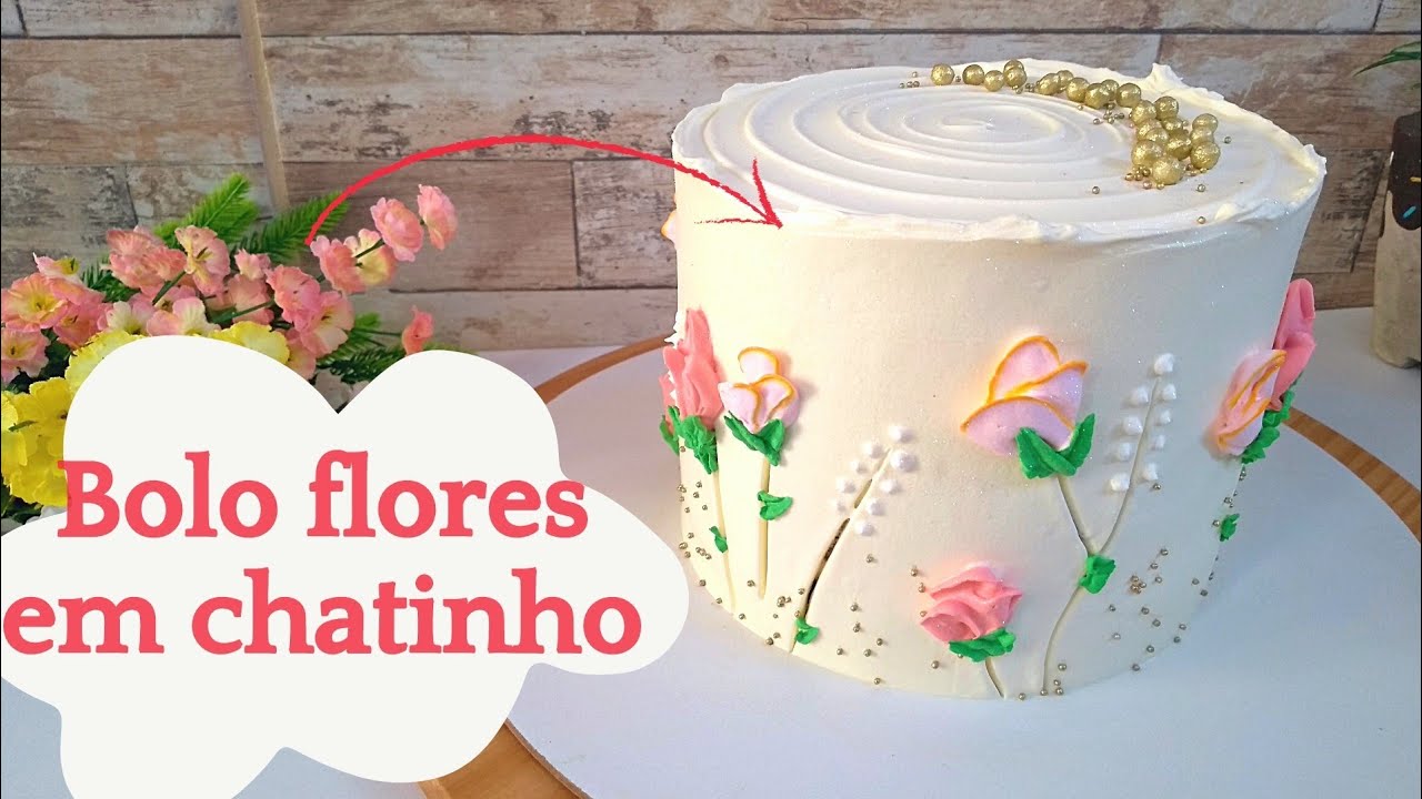 Bolo delicado com flores- bolo em chantinho