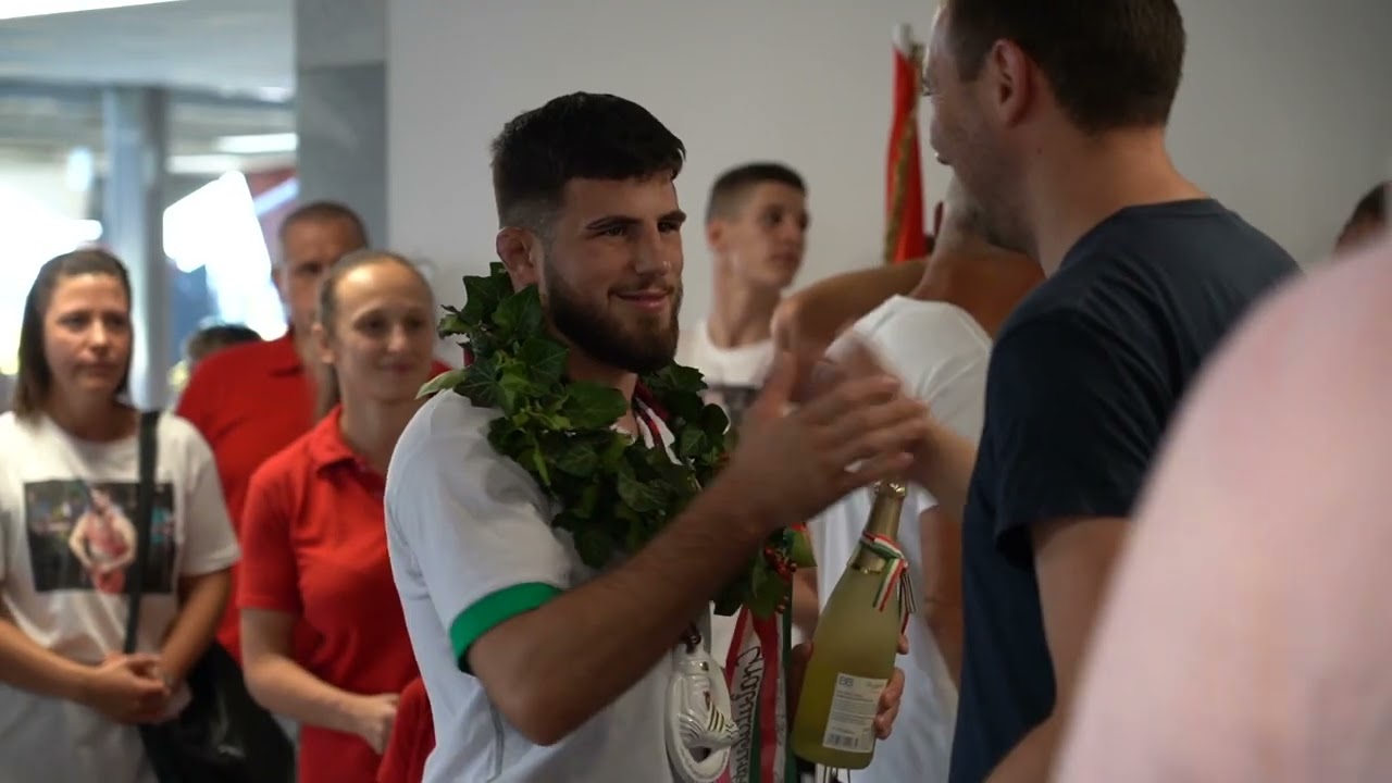 Tösmagi Attila és Bazsó Adolf repülőtéri fogadása