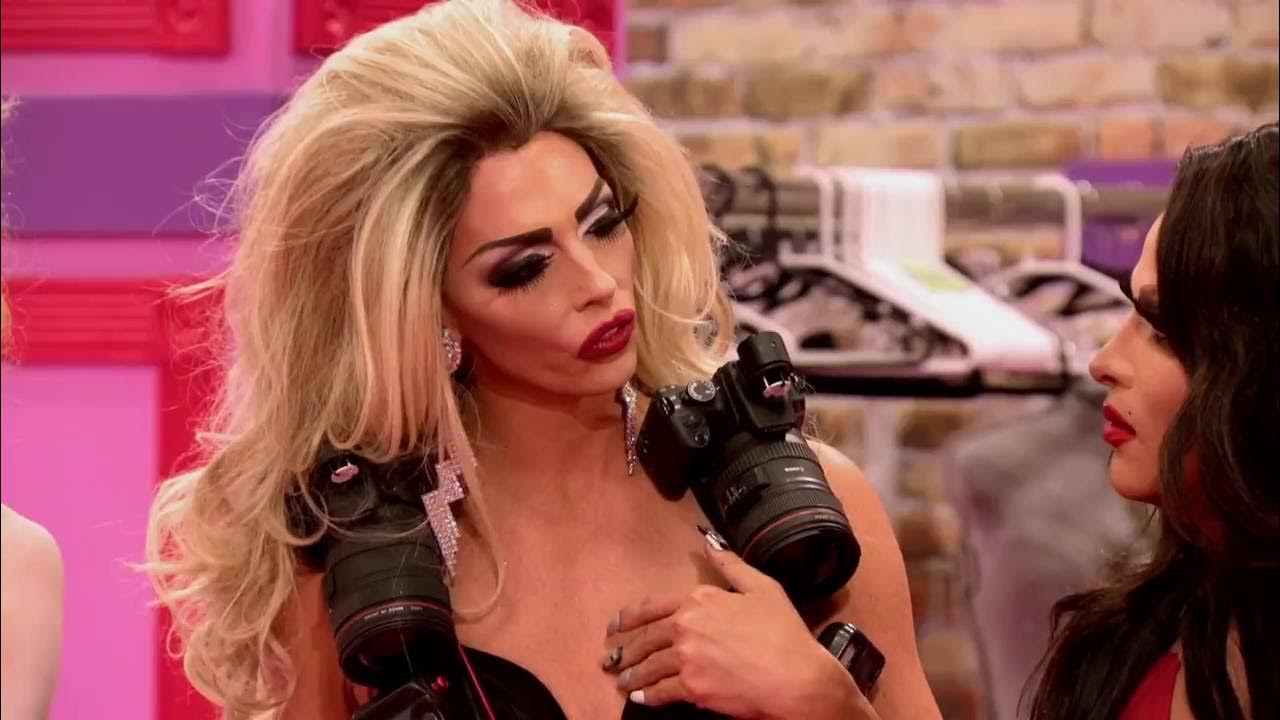 That one girl. She has. Какая милая девочка интересно что она слушает. Стереотипы о девах. Как стать that girl.