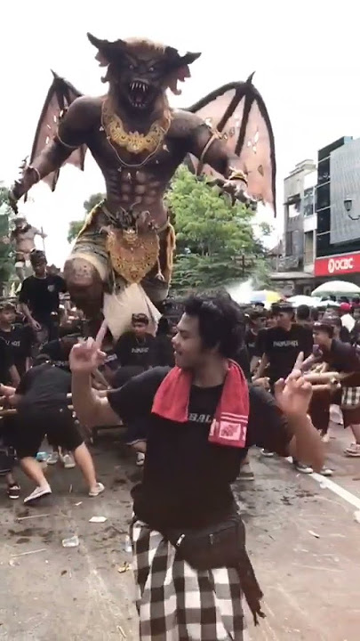 seruu abis!! serasa berada di tengah ogoh ogoh