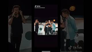 So many things happen during Harry’s wmyb solo😭 #onedirection #viral