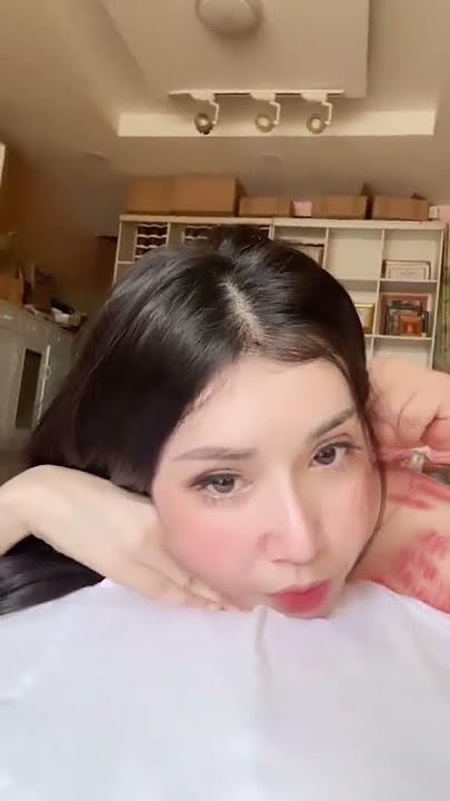 Tante Cantik Lagih Asik Di Kerik Punggung Nya Karena Sakit Badan