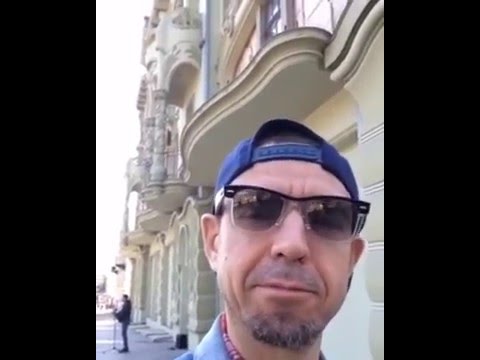 "ГРАЙ" -  Сергей Михалок подпевает уличным музыкантам в Одессе