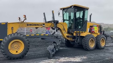 722H motor grader at work in the mine