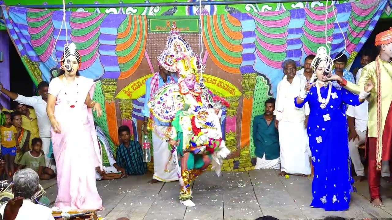 ಹೆಣ್ಣು ಹುಡುಗಿ ಭಾಲಕೃಷ್ಣ ಪಾತ್ರದಲ್ಲಿ