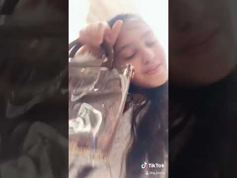 خطواته وهي بتعدي و نظراته فيهم تحدي