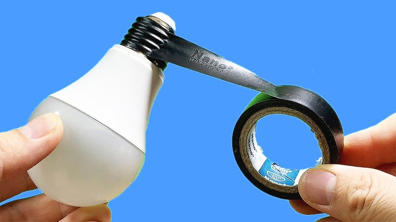 Просто прикрепите провод и ленту к поврежденной светодиодной лампочке, и вы будете удивлены.