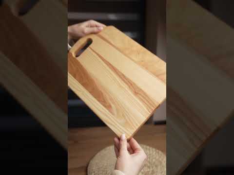 Кухонна дошка дерев'яна 35×25 см прямокутна Wood Lugi, обробна ясен досточка для нарізки сервіровка, видео 1