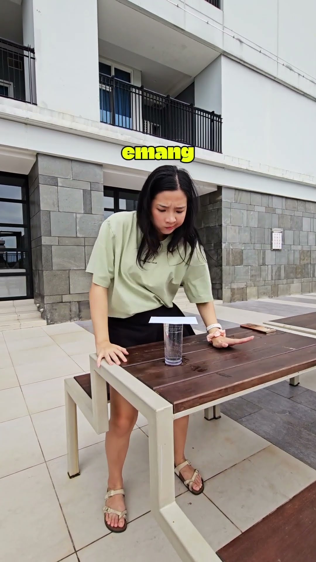 CHALLENGE BALIK GELAS PENUH AIR TAPI GAK TUMPAH!