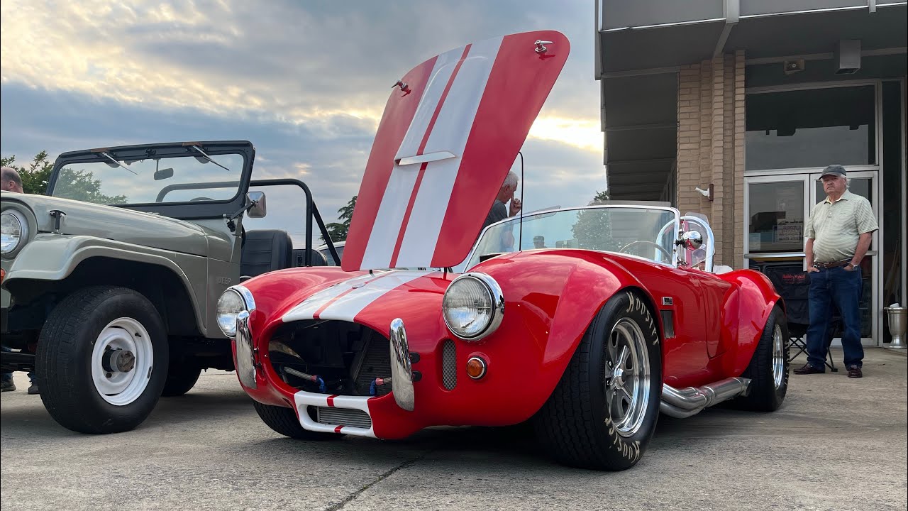 Friday night car show (cruise in) - YouTube