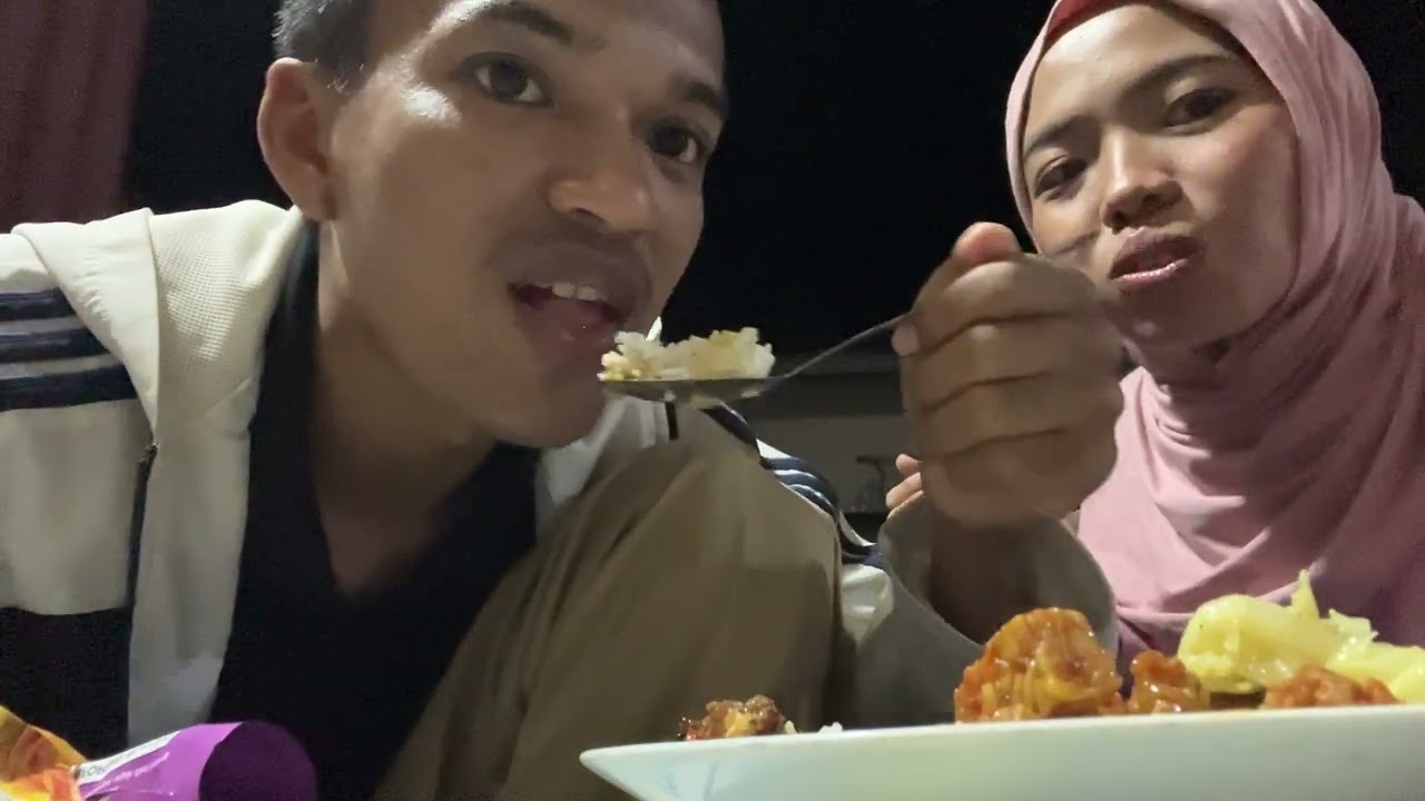 Makan sepiring berdua bersama suamikuuuu💗