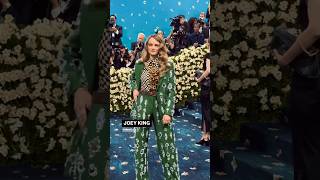 Joey King during the 2025 Met Gala. #joeyking