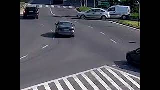 Kolizja Na Rondzie Bankowym - Bmw I Ford