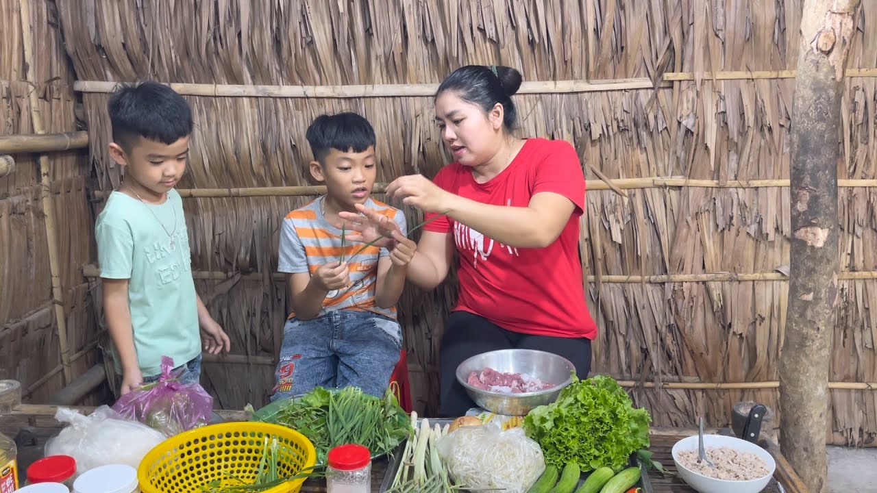 Overcoming difficulties alone - harvesting eggs, peppers, and cucumbers to sell economically.