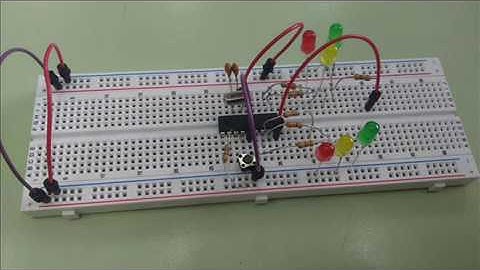 Semáforo de 2 vías by Natalia Rodriguez y Sergio Garramuño