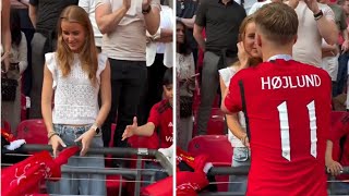 Famous Wholesome moment Rasmus Højlund went over and shared a kiss with his girlfriend Net Worth