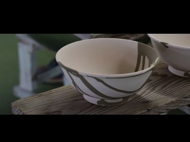 白磁杓掛け黒呉須流し ~藤巻製陶~ - YouTube