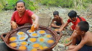 Mountain women cook crocodile eggs in clay