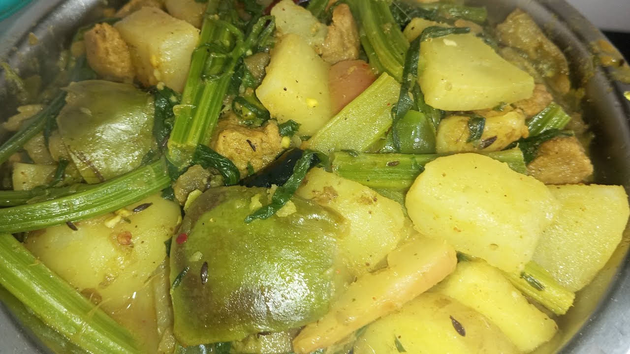 আজকের দুপুরের লাঞ্চে বানিয়েছি মিক্স সবজি 