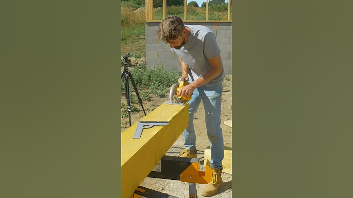 On installe un poteau en bois pour soutenir tout le toit du garage ! - RECAP.19 #autoconstruction