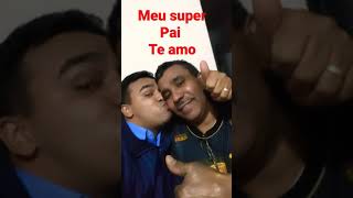 Filho Beijando Seu Pai Na Bochecha, Dia Dos Pais 2021.