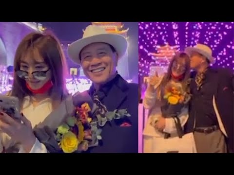 万梓良当街按头亲吻神秘女，贴身搂腰举止亲密，64岁被骂为老不尊