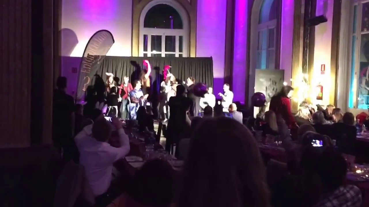 Enigmatium Barcelona. Restaurante original. Restaurante espectáculo. Restaurante despedidas.