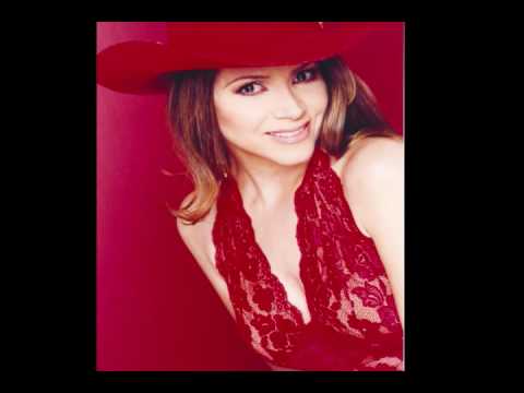 Watch the video for Besos al aire