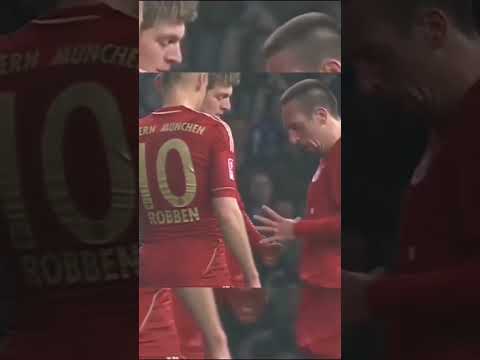 حجرة ورقة مقص بين الاعبين هههه