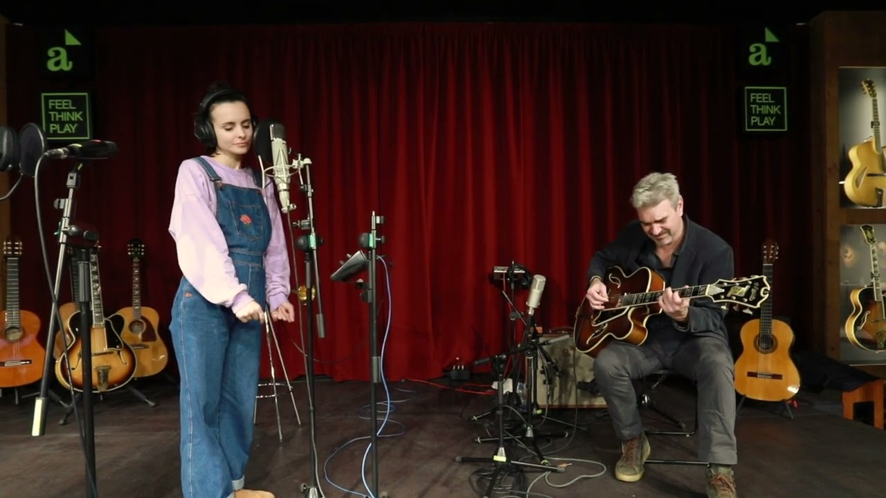 Andrea Motis & Josep Traver: Stardust.