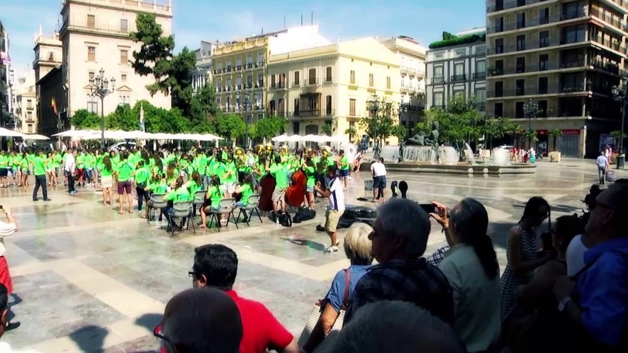 Flashmob Jove Banda Simfònica de la FSMCV. "Chimo" de José Mª Ferrero