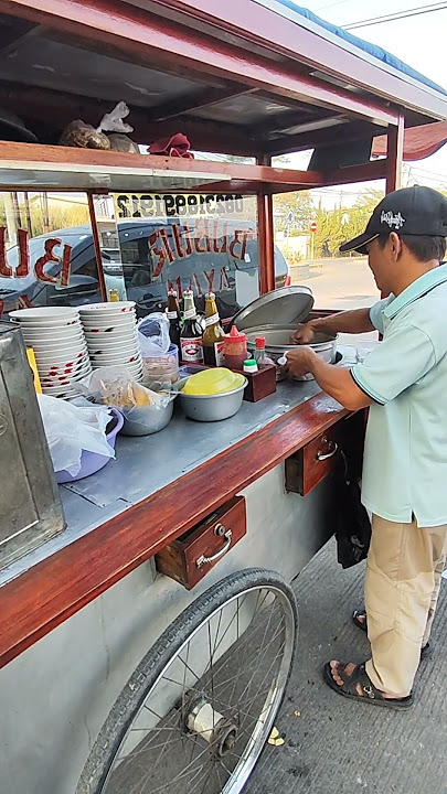 sarapan bubur komplit gerobak mangkal di tkk,dari pagi sampe jam 10 pagi