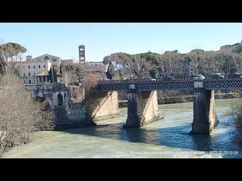 Ponte Palatino dari Pulau Tiberina