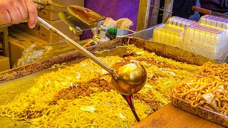 japanese street food - stir fry noodles yakisoba 焼きそば