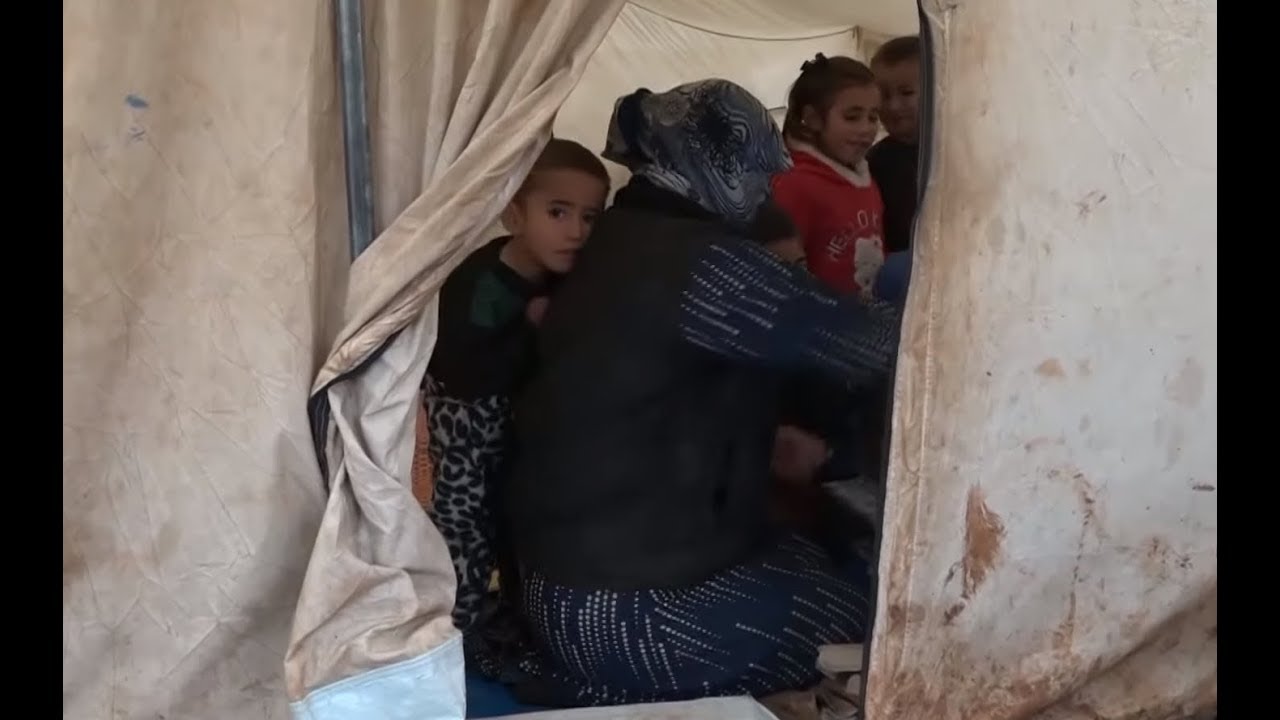 الصقيع يضاعف معاناة سكان مخيم حربنوش بريف إدلب