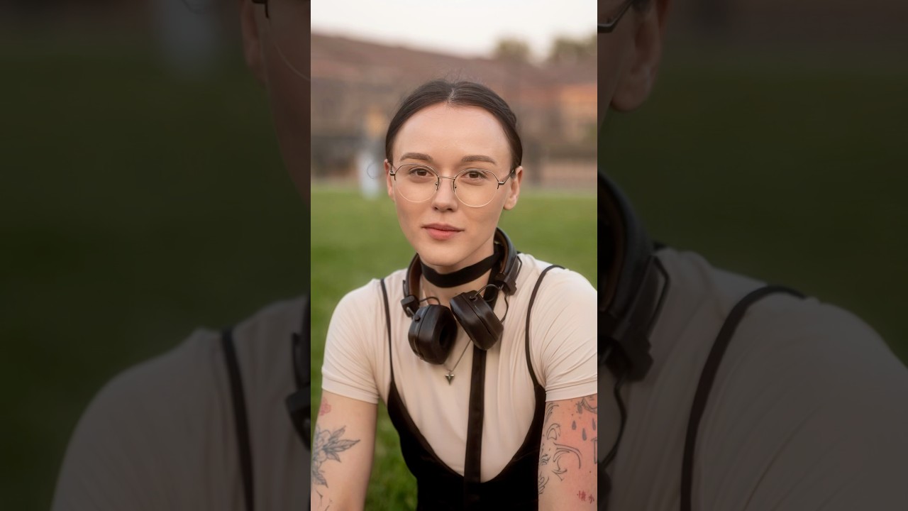 Неожиданный поворот, как думаете, кем она работает? 