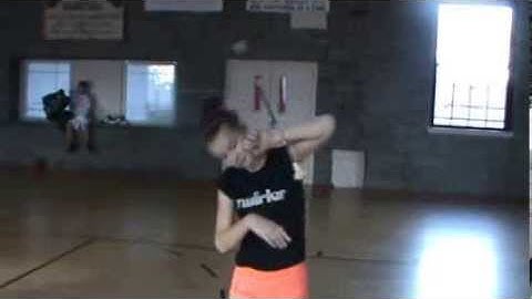 Baton twirling tutorial : Elbow duck under
