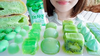 【SUBTITLED】GREEN FOOD DESSERTS SWEETS FRUIT MIX JELLY MOCHI WAX BOTTLES【ASMR/EATINGSOUNDS】