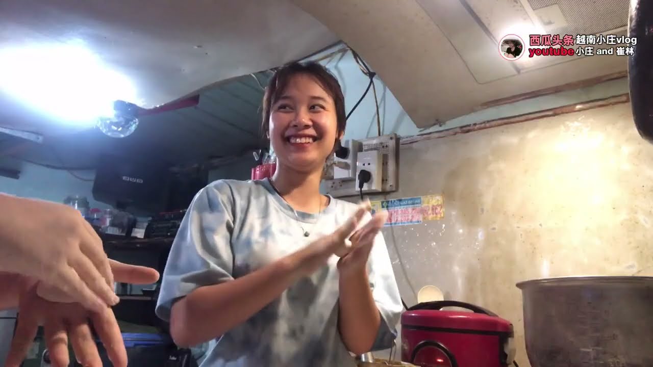 汤圆和油炸鸡爪😋留言下一期制作美食🥰👧卖笋的女孩👧