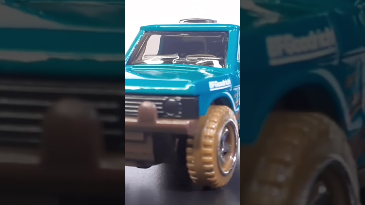 Range Rover Classic - Hot Wheels 2022 Mud Studs. The perfect multi-purpose classic car !!!