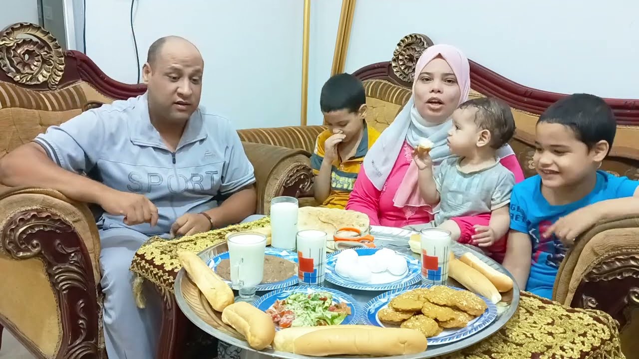 لمه الاولاد وزوجي في فطار يوم الجمعه وصلاه الجمعه والبركه والخير أجواء اللمه والموده والرحمه