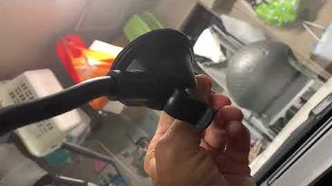 How to remove your MPOW car phone mount from a car window