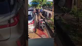 PENGENDARA MOTOR Lakukan Hal Tak Terduga Saat Macet! screenshot 2