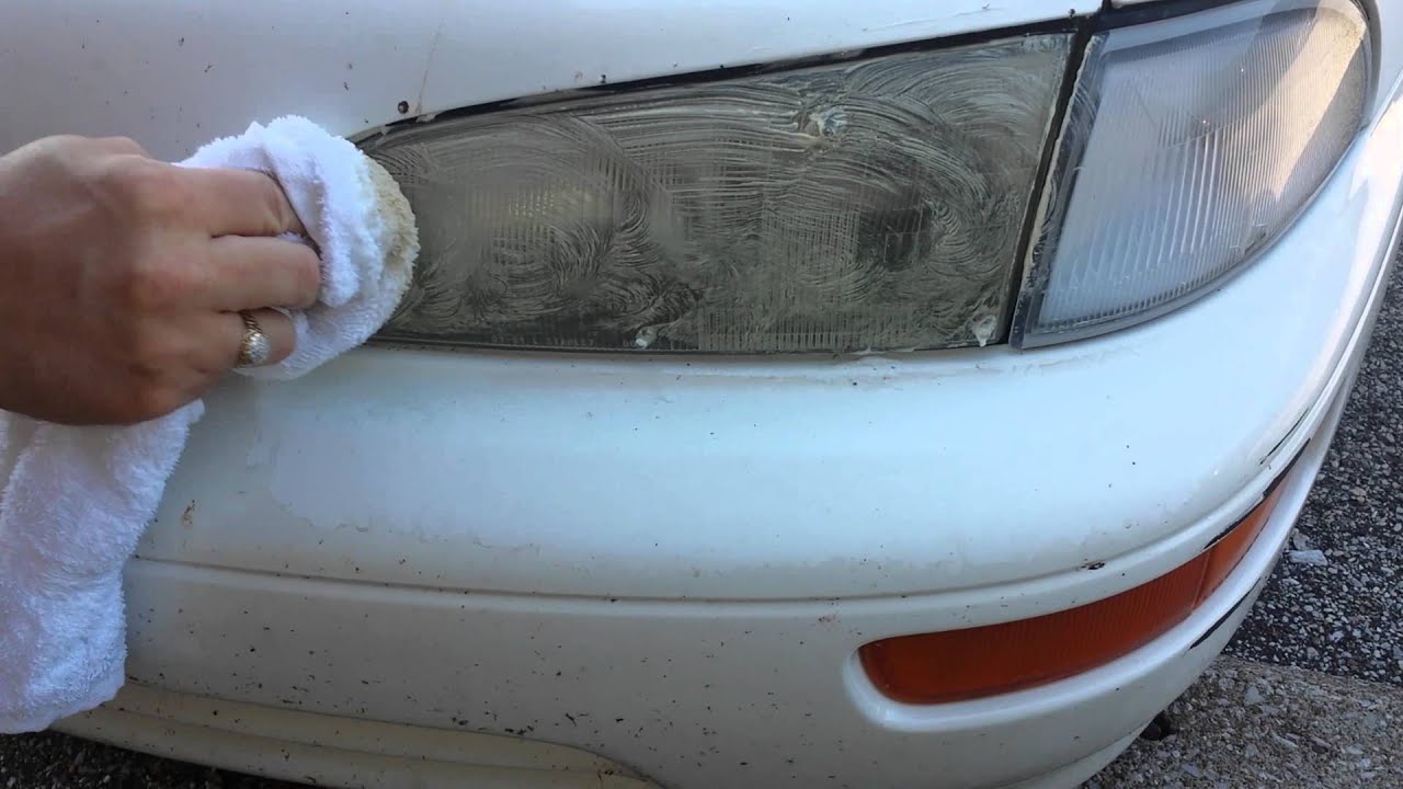 Clean Your Cars Headlights With Rubbing Compound in 3 minutes! 